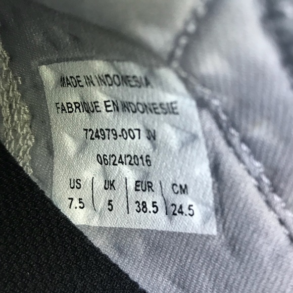 NWT Nike Juvenate Black Wolf Grey WMNS - Picture 6 of 6